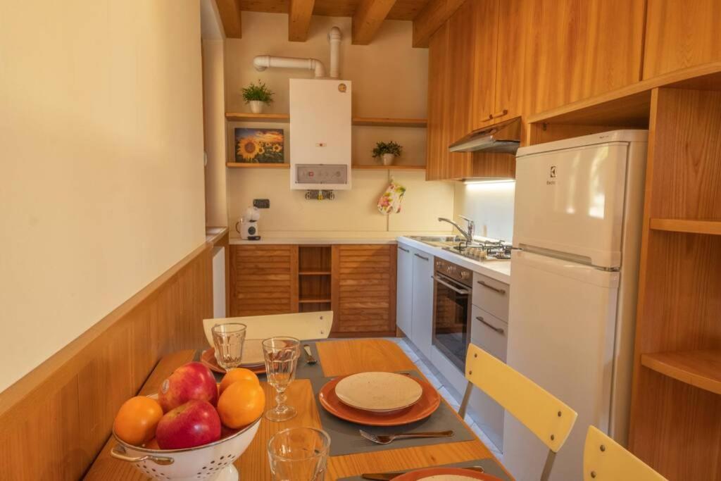 Happy Guest Apartments - Feel The Lake Riva di Solto Exteriör bild
